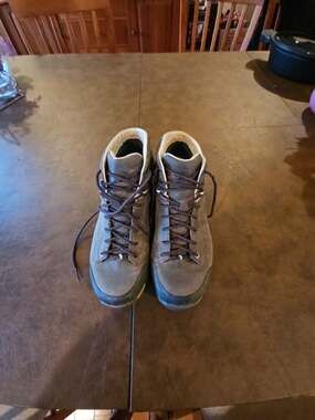 Garmont Hiking Boots size 8.5 Suede Leather